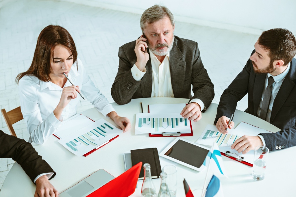 business-people-working-together.jpg переговоры